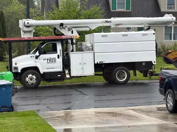 Git-R-Down bucket truck at a residential job