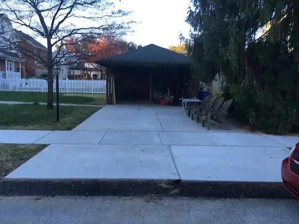 Finished residential concrete driveway