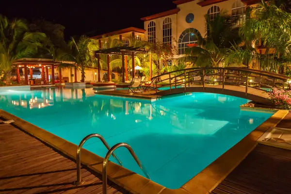 Evening pool service image from Galleo Pool Service official site