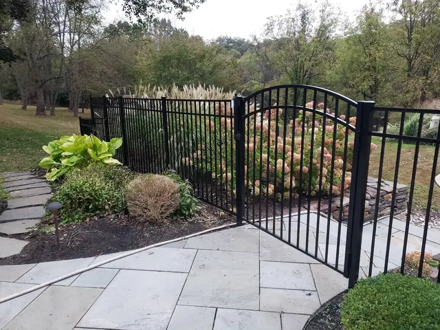 Chain-Link Fences context for 215 FENCE LLC