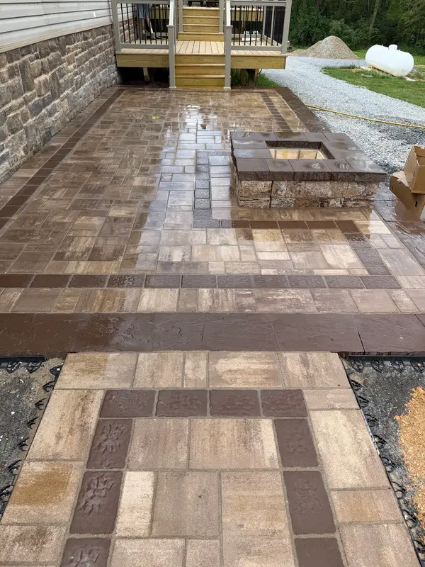 Patterned patio paving