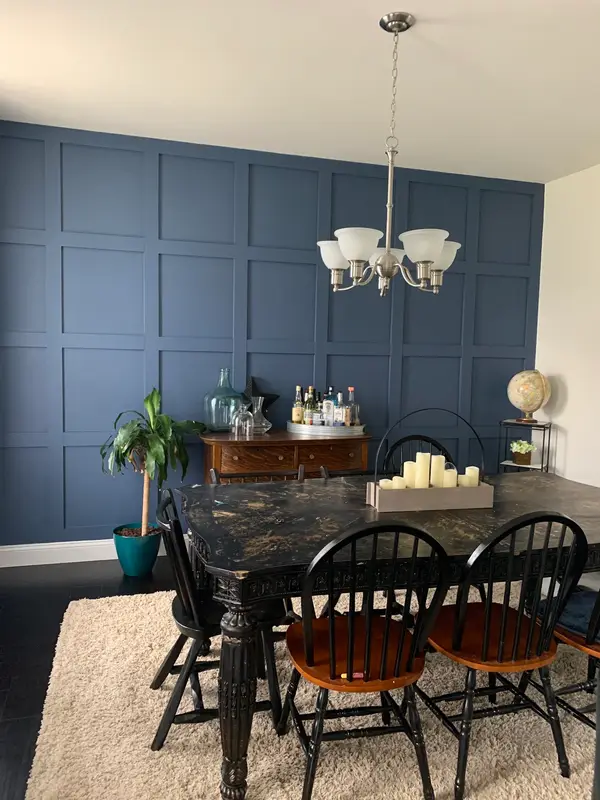 Blue dining-room walls