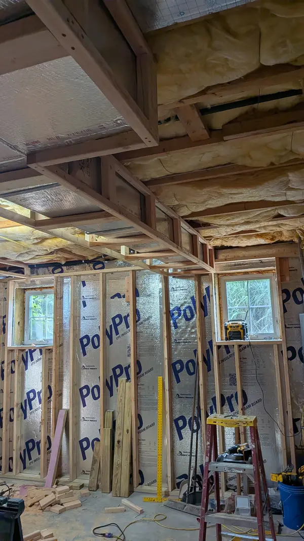 Open ceiling and insulated walls