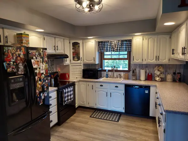 Kitchen wall and trim finish