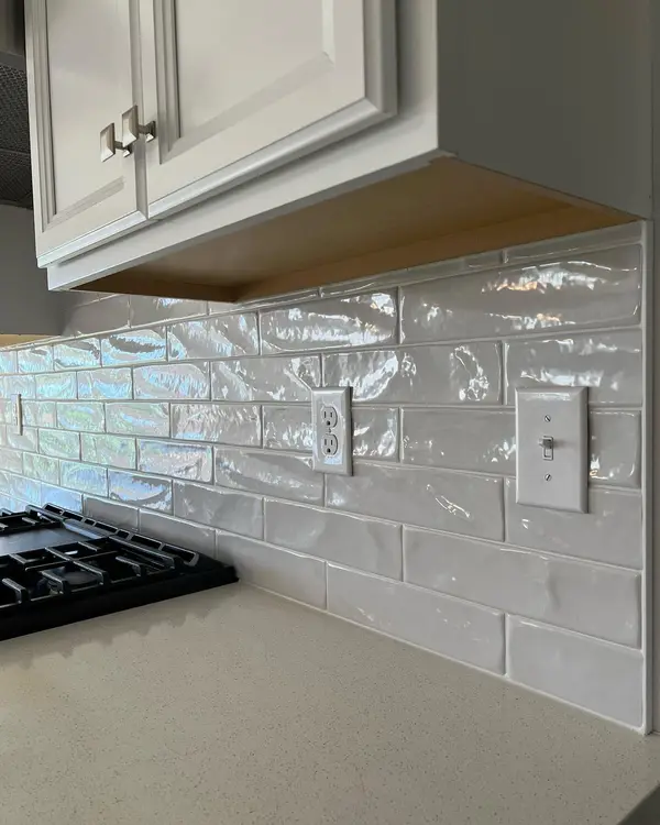 Kitchen tile backsplash