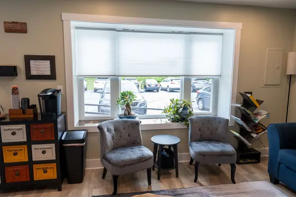 Window-side office seating