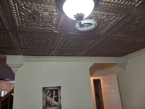 Decorative ceiling and crown molding