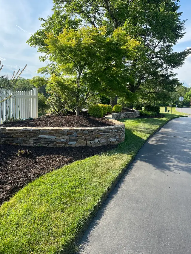 Planting Bed Maintenance context for GreenWorks Lawn & Landscape Services, LLC