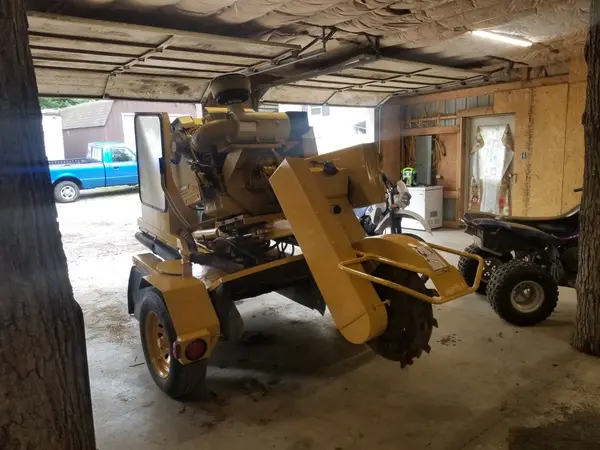 Stump grinding equipment