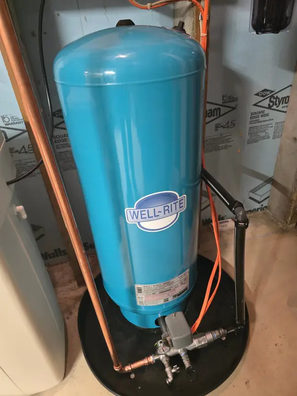 Water pressure tank and plumbing connections