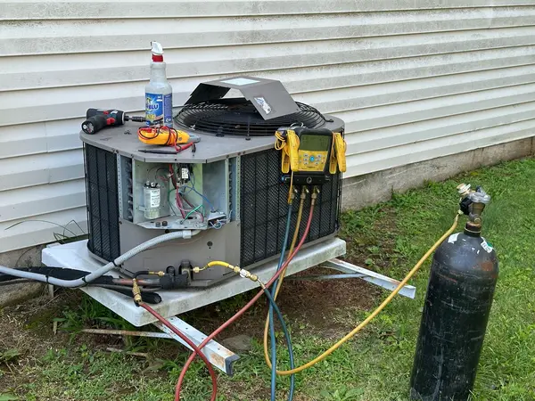 Air-conditioning service tools in use