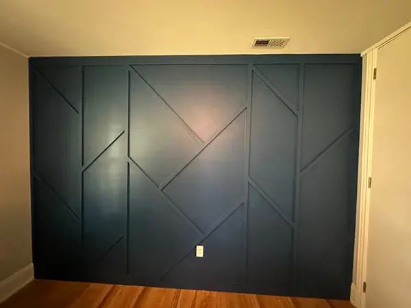 Finished accent wall in an interior room