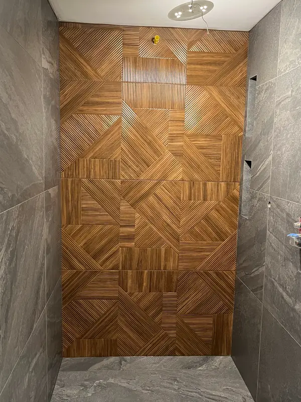 Geometric wood-look feature tile