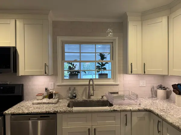 Finished kitchen shown on the Joshua Myers General Contracting profile