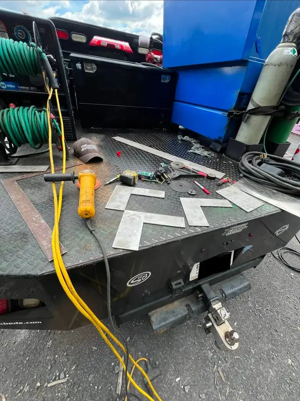 Welding equipment and workbench