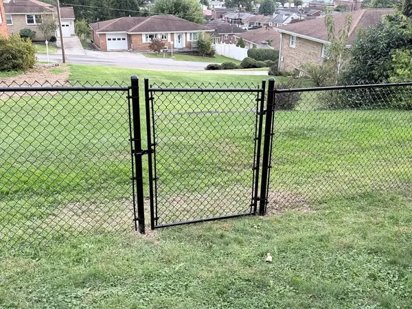 Chain-link gate and corner