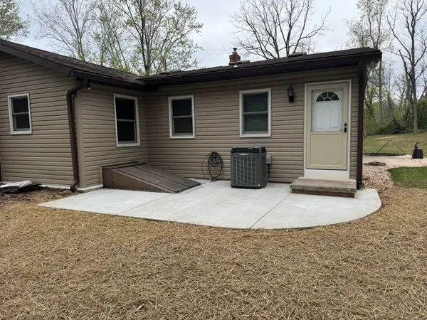 Concrete side patio and walkway